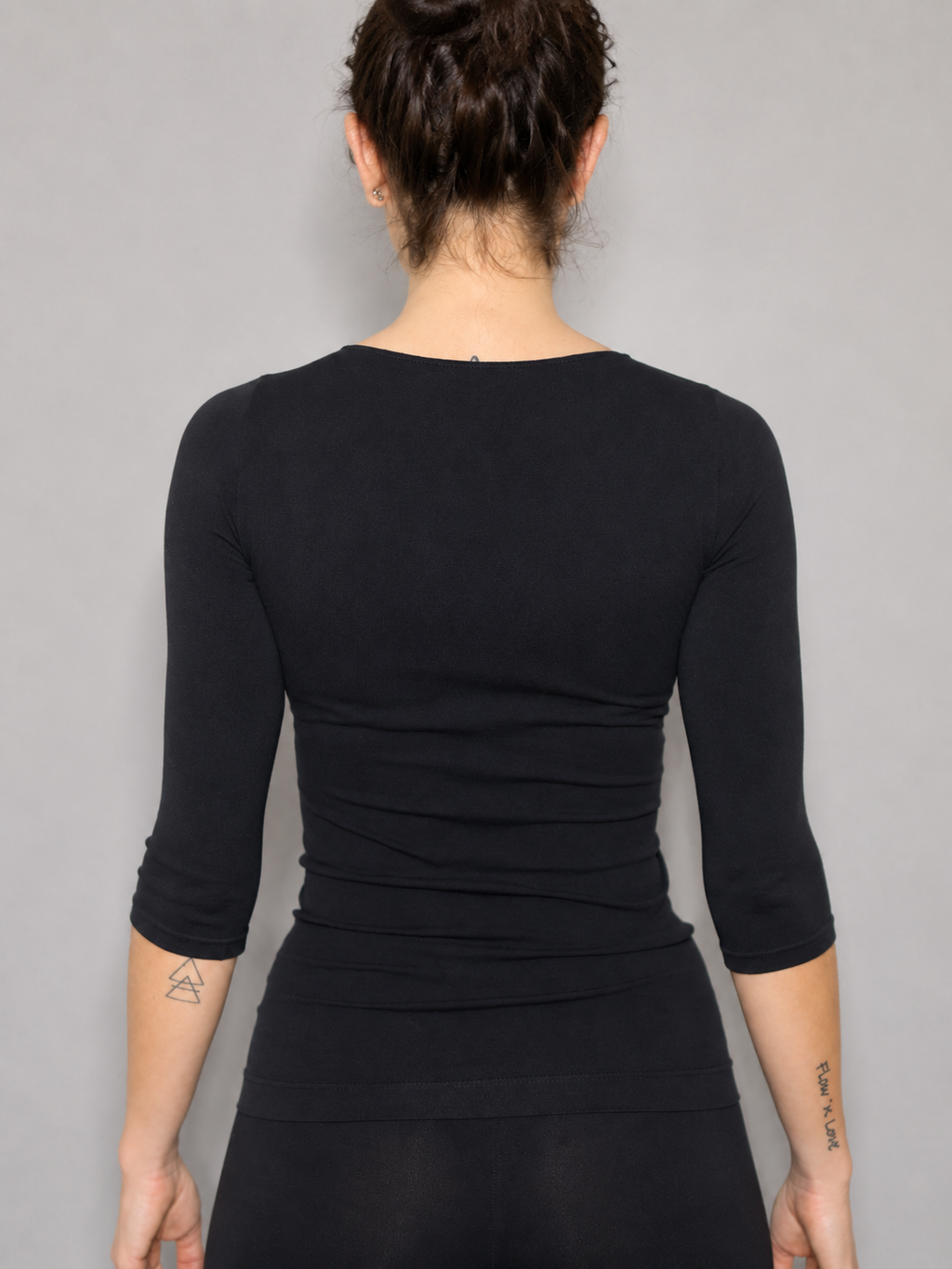 MAGLIA AURASOL Design versatile, spalle rilassate e braccia rigenerate