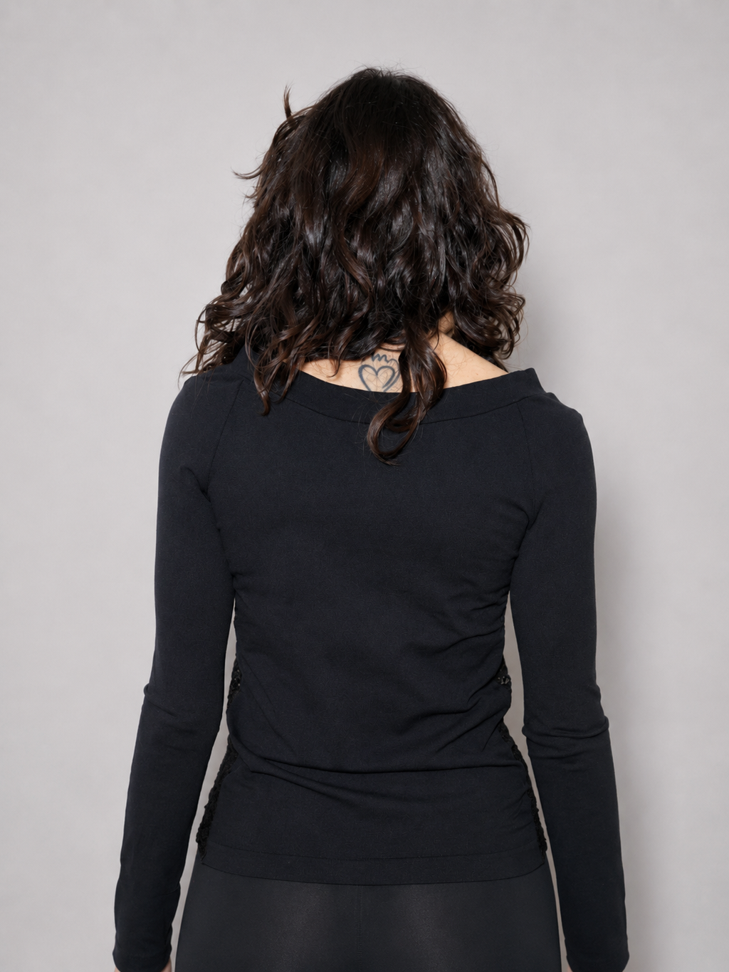 MAGLIA PIZZO AETHERA Femminilità, eleganza e comfort avvolgente