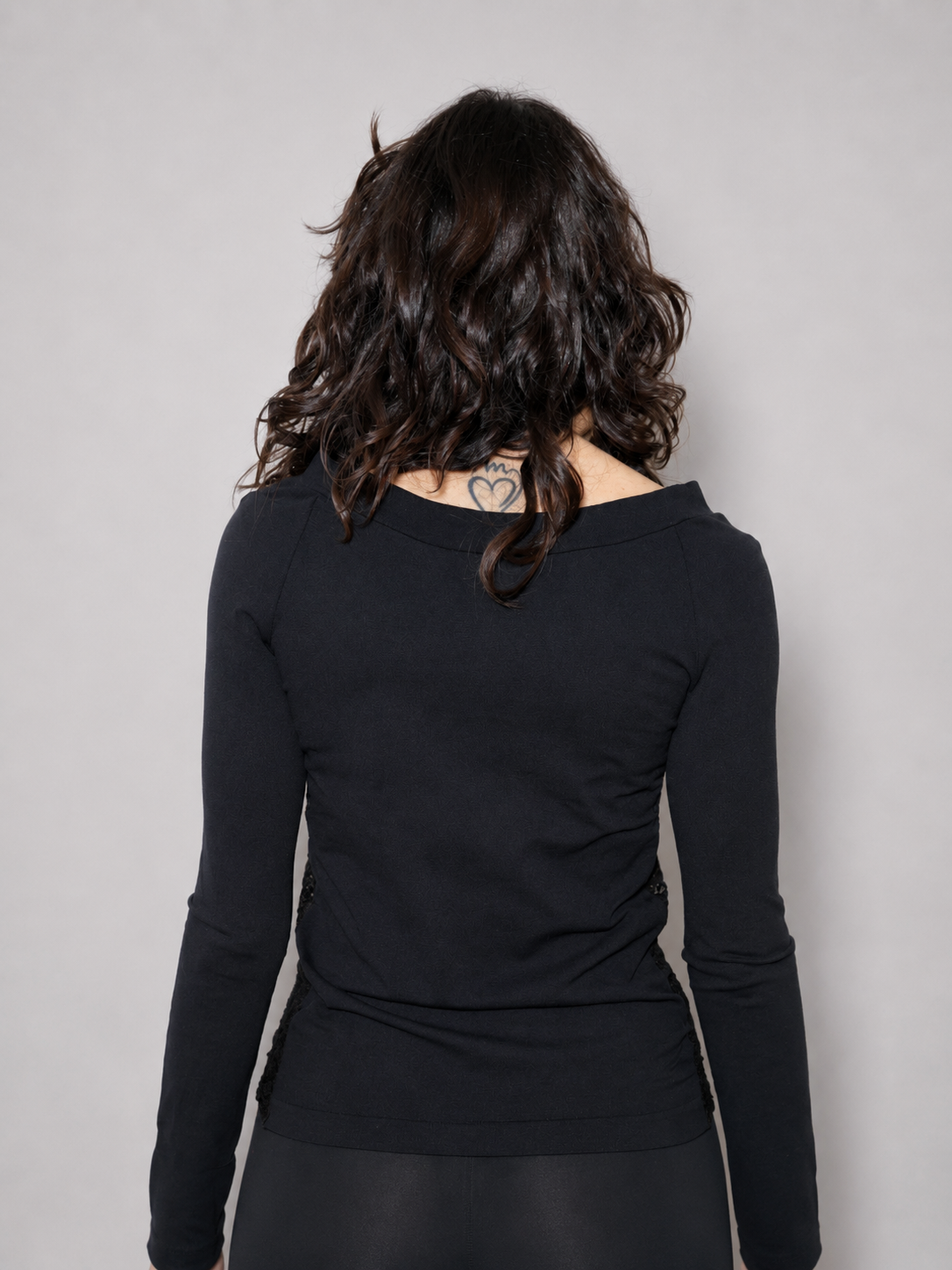 MAGLIA PIZZO AETHERA Femminilità, eleganza e comfort avvolgente